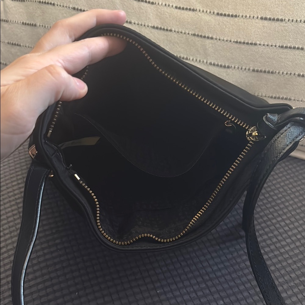 Kate Spade Black Crossbody Bag Sleek Minimalist Design - Picture 3 of 3